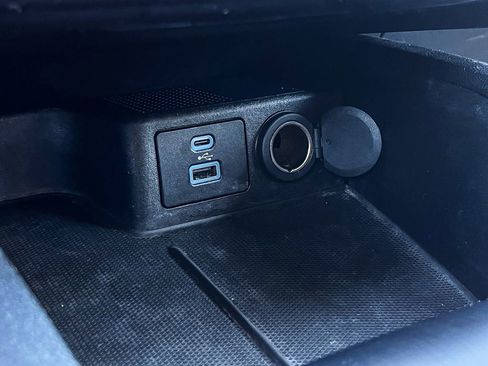 Used 2021 Ford Escape SE w/ SE Sport Appearance Package image 28