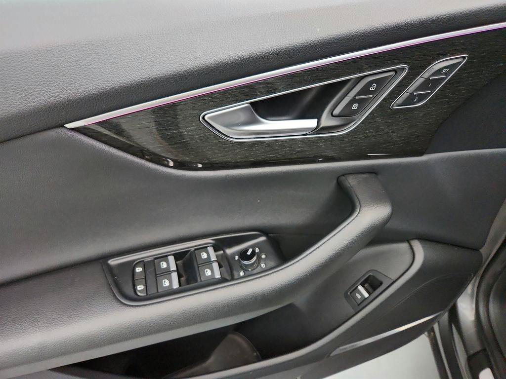 Used 2019 Audi Q8 Premium Plus w/ Premium Plus AWD/4WD image 23