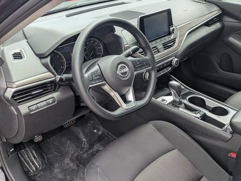 Used 2024 Nissan Altima 2.5 SV FWD image 33