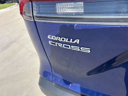 Used 2023 Toyota Corolla Cross XLE w/ Convenience Package FWD image 5