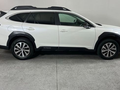 Used 2024 Subaru Outback Premium AWD/4WD image 2