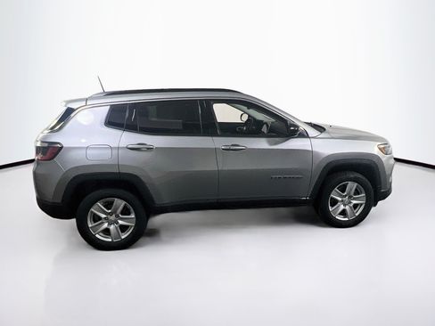 Used 2022 Jeep Compass Latitude w/ Convenience Group AWD/4WD image 4