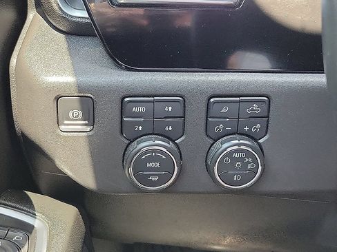 Used 2023 Chevrolet Silverado 1500 LT Trail Boss w/ LT Trail Boss Premium Package AWD/4WD image 15