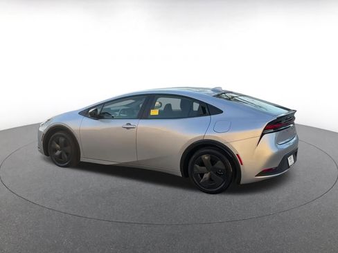 Used 2025 Toyota Prius LE image 9