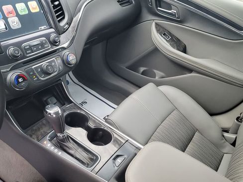 Used 2014 Chevrolet Impala LT w/ Convenience Package image 23