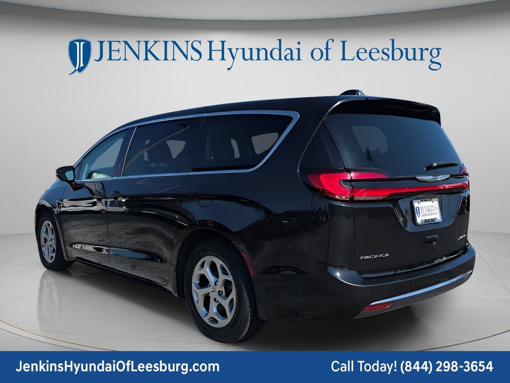 Used 2024 Chrysler Pacifica Limited FWD image 6