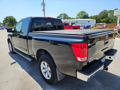 Used 2014 Nissan Titan SV w/ SV Value Truck Package AWD/4WD image 4