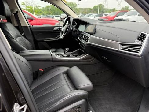 Used 2022 BMW X7 xDrive40i w/ Premium Package AWD/4WD image 3