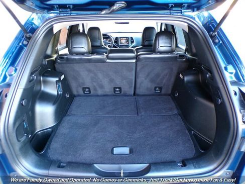 Used 2018 Jeep Cherokee Latitude Plus FWD image 9