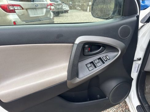 Used 2010 Toyota RAV4 Base 4x4 4dr SUV image 21