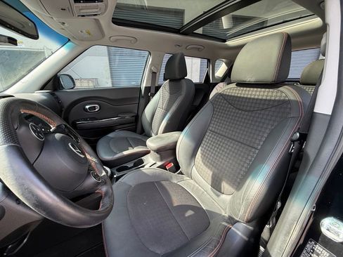 Used 2017 Kia Soul ! w/ Tech Package FWD image 9