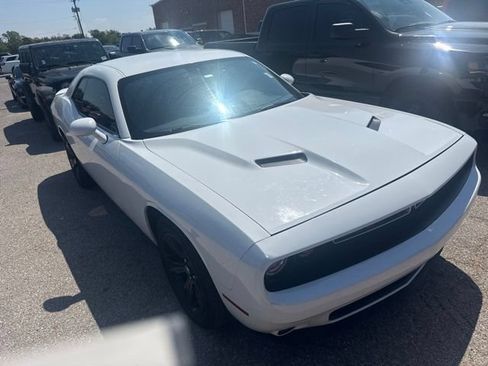 Used 2016 Dodge Challenger SXT RWD image 3