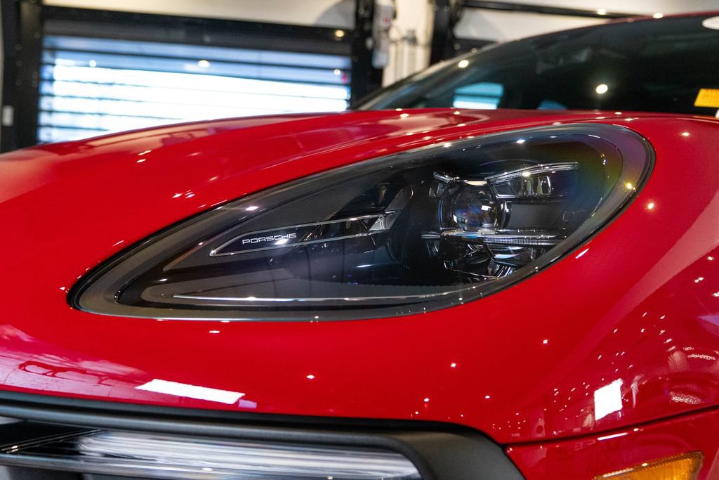 Certified 2026 Porsche Macan AWD/4WD image 13