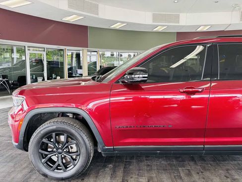 Used 2024 Jeep Grand Cherokee L Altitude AWD/4WD image 17
