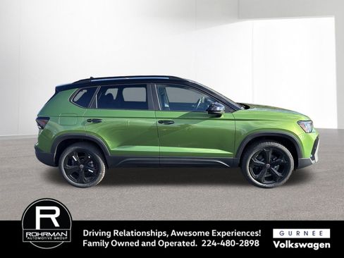 New 2026 Volkswagen Taos SE image 11