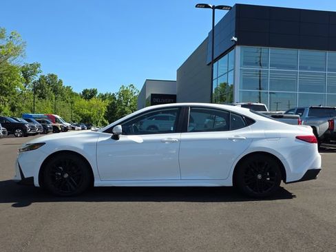 Used 2025 Toyota Camry SE FWD image 2