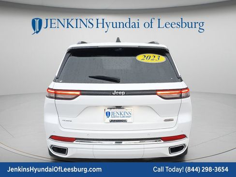 Used 2023 Jeep Grand Cherokee Overland w/ Luxury Tech Group IV AWD/4WD image 11