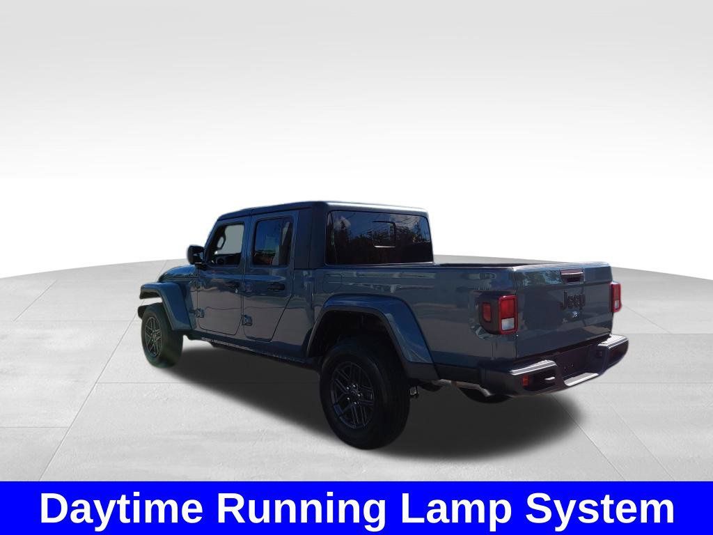 Used 2024 Jeep Gladiator Sport AWD/4WD image 18