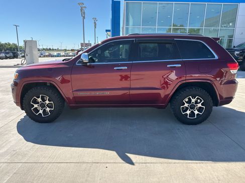Used 2018 Jeep Grand Cherokee Overland image 2