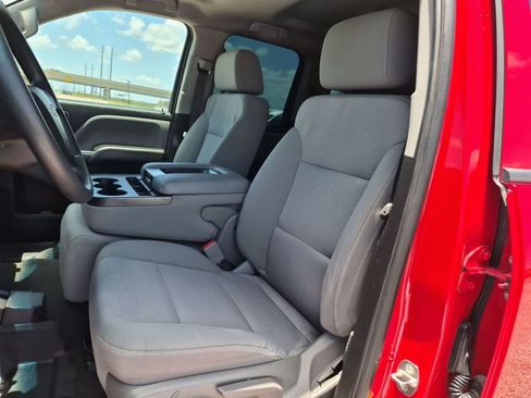 Used 2019 Chevrolet Silverado 1500 Custom w/ Custom Convenience Package AWD/4WD image 17