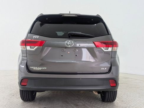 Used 2019 Toyota Highlander XLE image 10