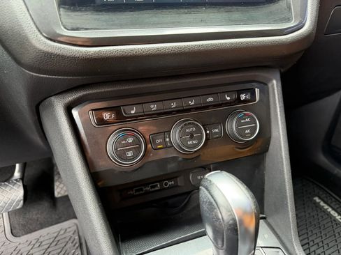 Used 2018 Volkswagen Tiguan SE AWD/4WD image 21