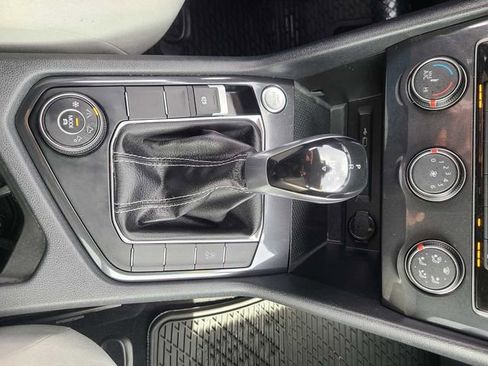 Used 2022 Volkswagen Tiguan S image 28