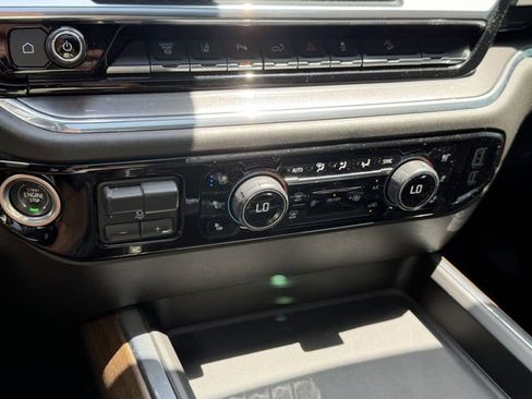 Used 2024 Chevrolet Silverado 2500 High Country w/ High Country Premium Package image 24