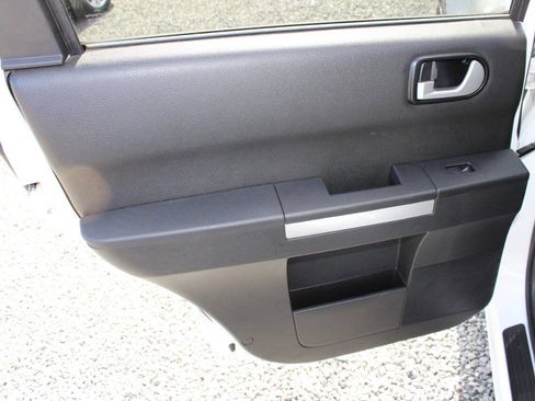 Used 2011 Mitsubishi Endeavor SE image 23