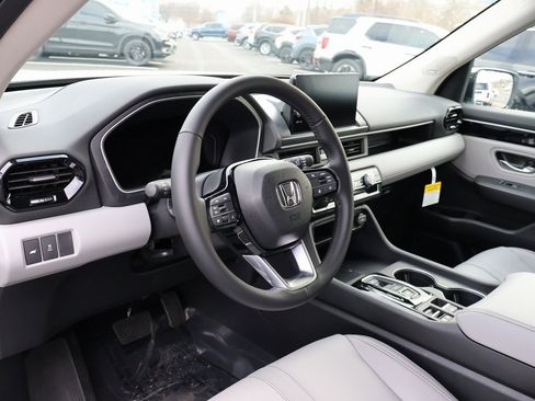 New 2025 Honda Pilot Touring image 17