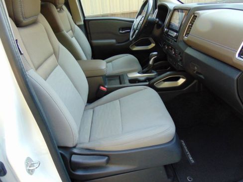 Used 2022 Nissan Frontier SV AWD/4WD image 18
