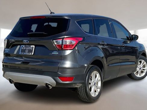 Used 2017 Ford Escape SE image 2