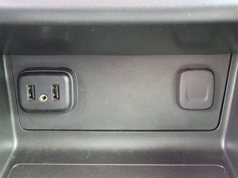 Used 2022 Chevrolet Colorado LT image 31