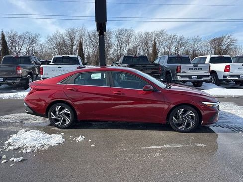 Used 2025 Hyundai Elantra Limited image 2