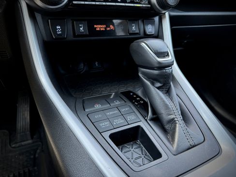 Certified 2022 Toyota RAV4 XLE Premium AWD/4WD image 17