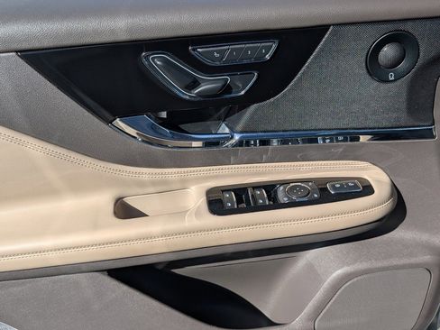 Used 2022 Lincoln Corsair Reserve w/ Luxury Package image 15