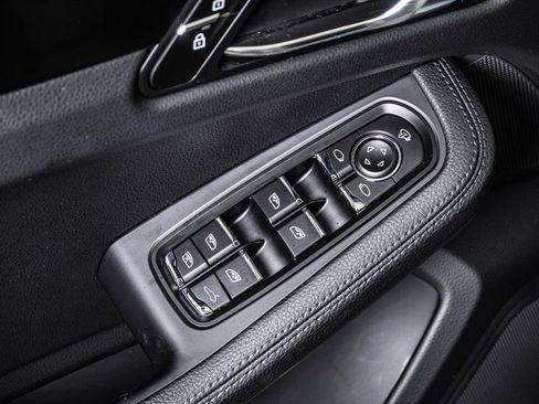 Certified 2026 Porsche Macan AWD/4WD image 26