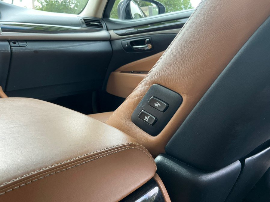 Used 2014 Lexus LS 460 AWD w/ Comfort Package image 40