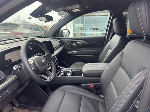 Used 2025 Chevrolet Traverse LT w/ Driver Confidence Package image 10
