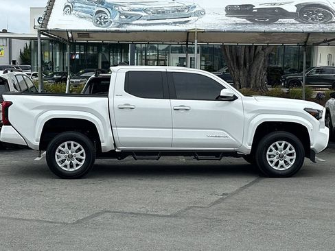 Used 2024 Toyota Tacoma SR5 AWD/4WD image 3