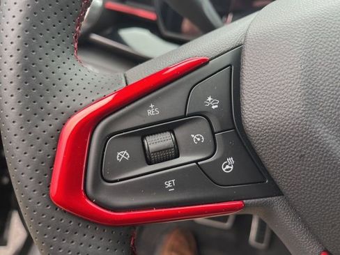 Used 2025 Chevrolet Trax RS w/ Sunroof Package image 17