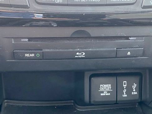 Used 2017 Honda Pilot Touring image 16