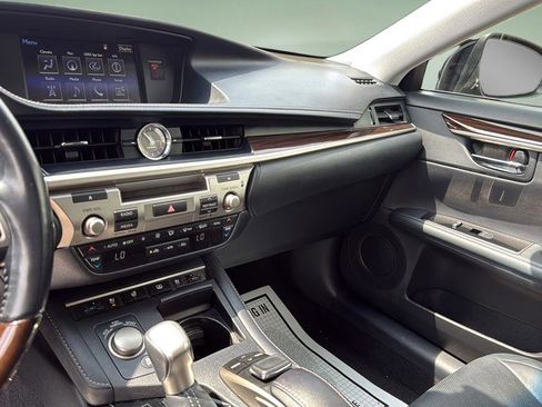 Used 2016 Lexus ES 350 w/ Luxury Package w/Wood Trim FWD image 23