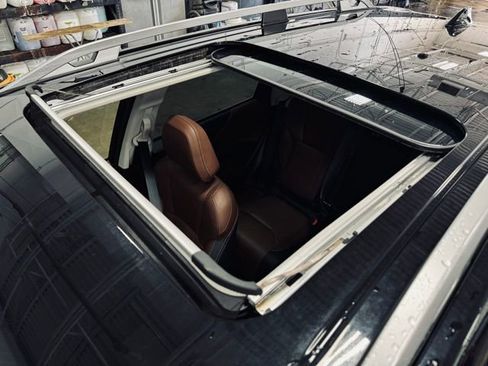 Used 2022 Subaru Forester Touring w/ Popular Package #2 image 11