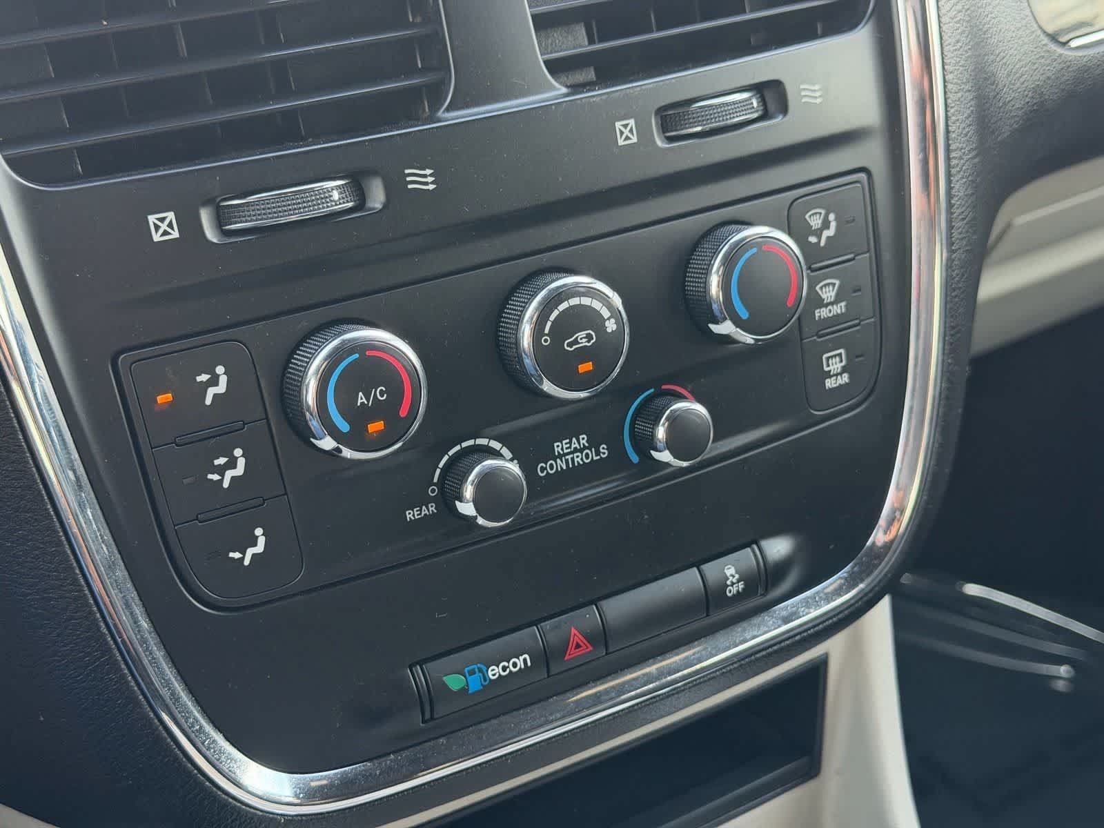 Used 2019 Dodge Grand Caravan SXT FWD image 18