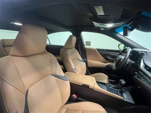 Used 2019 Lexus ES 300h image 11