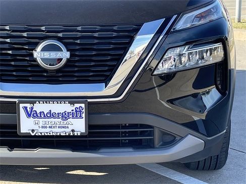 Used 2023 Nissan Rogue SV image 8