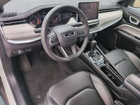Used 2025 Jeep Compass Limited AWD/4WD image 10