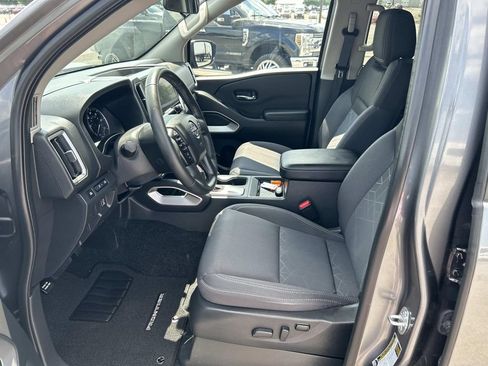 Used 2025 Nissan Frontier SV w/ SV Convenience Package RWD image 27