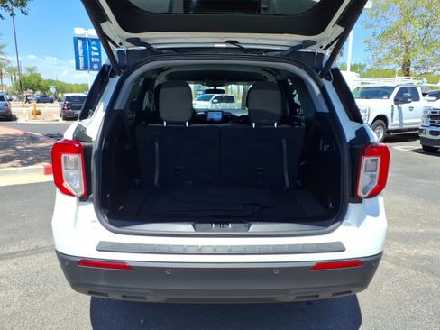 Certified 2023 Ford Explorer XLT RWD image 17